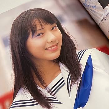 Amazon.co.jp: 美品写真集 戸田恵梨香 はじめて君と出会った